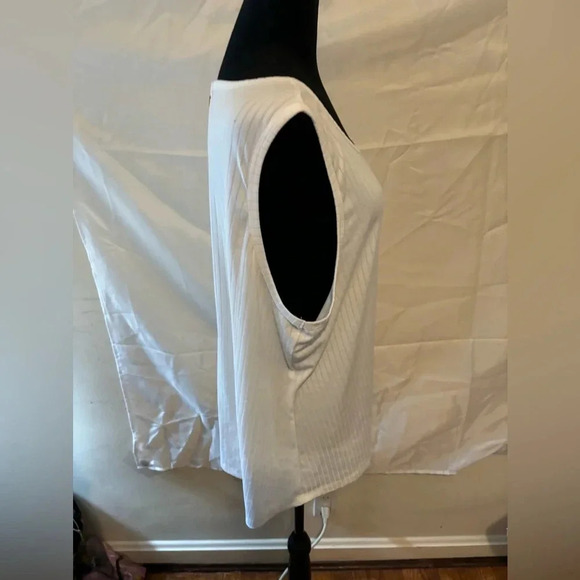 Kristen Nicole, 3XL women’s white tank top decorative buttons on the back - Picture 4 of 5